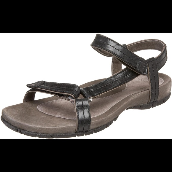 teva meadow luxe sandals